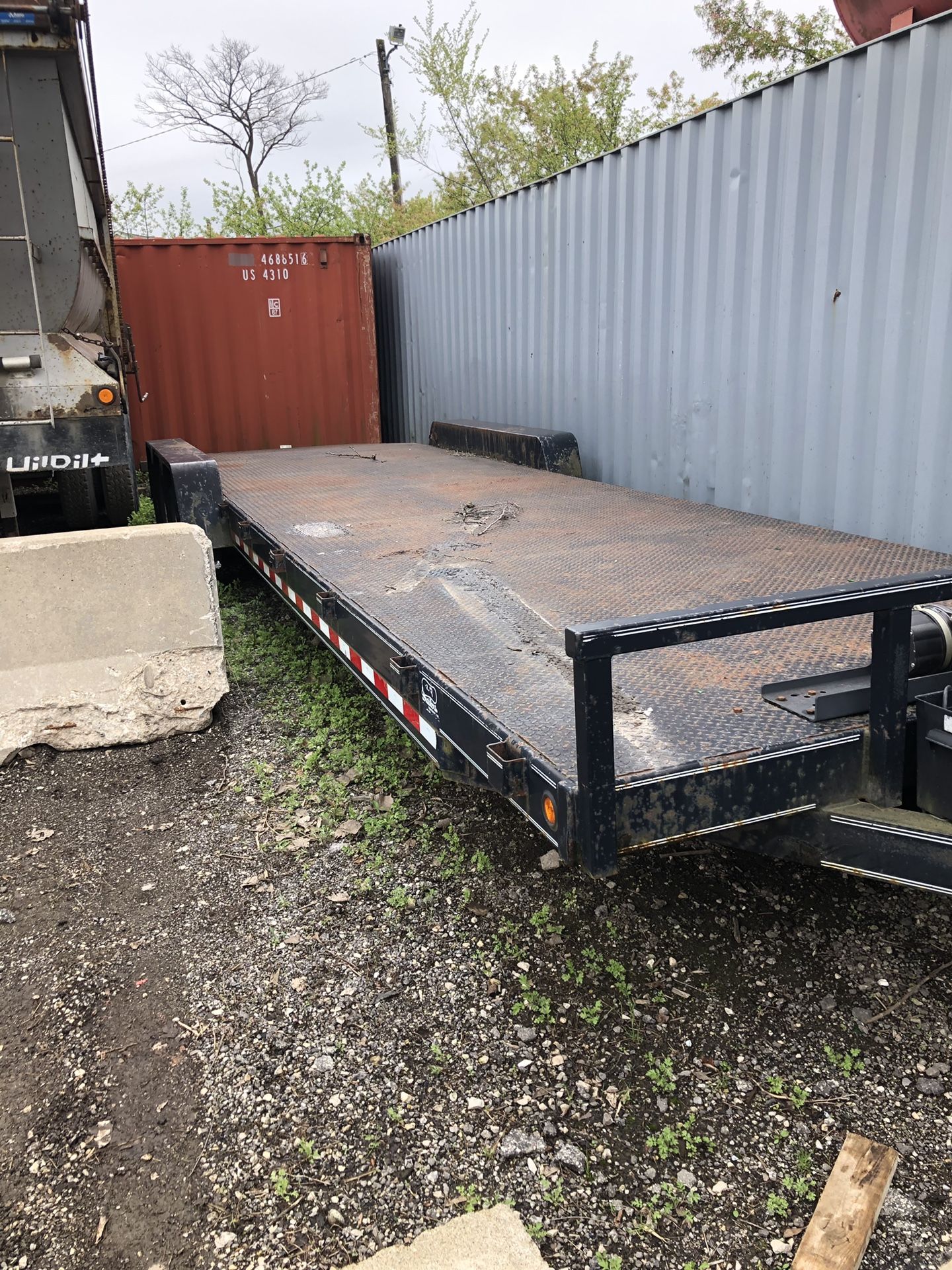 Double car hauling trailer