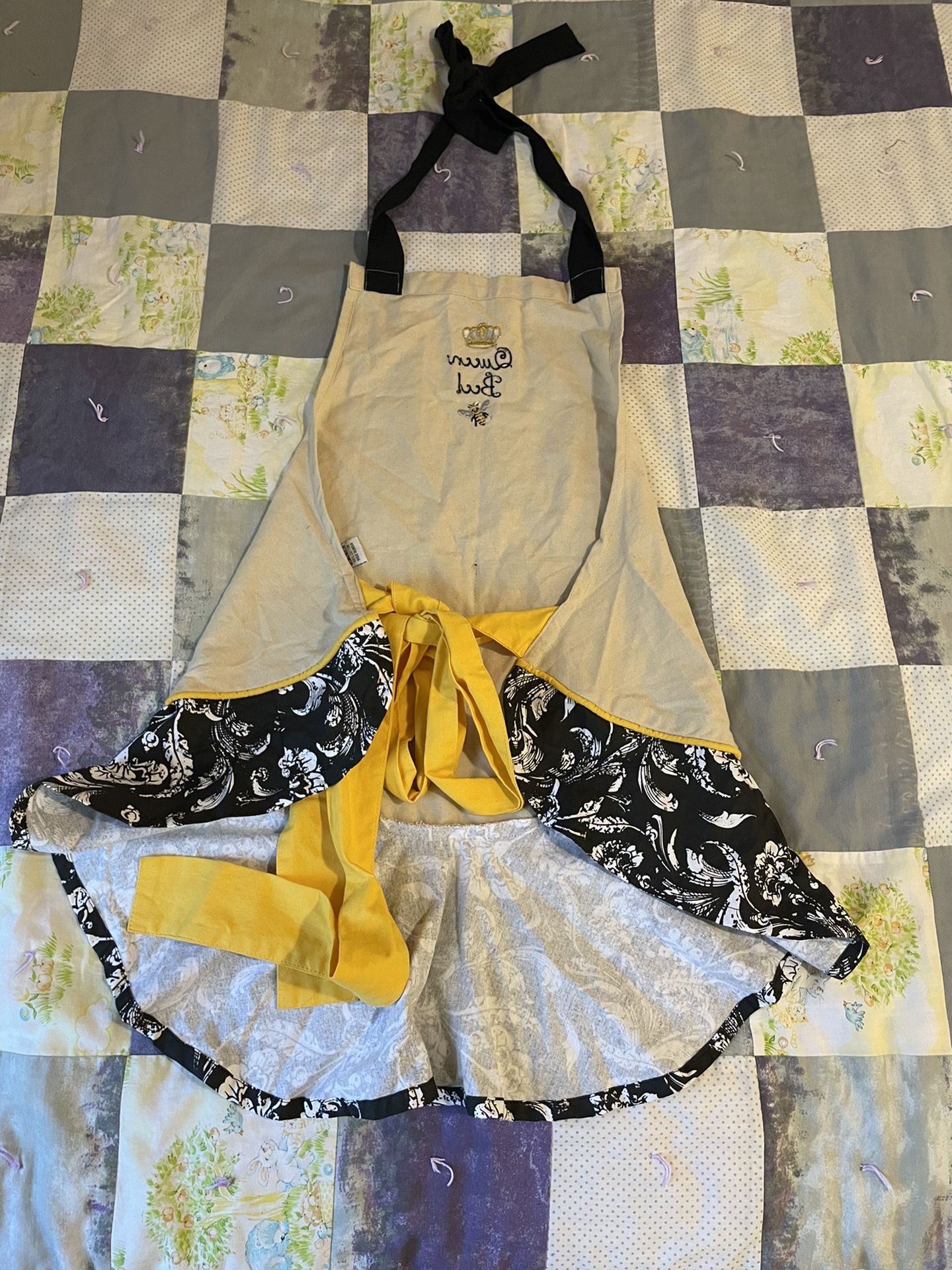 Vintage Queen Bee Cooking Apron 🐝🌻