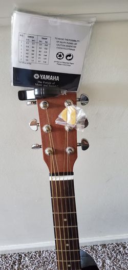 Yamaha Gigmaker Standard Acoustic Guitar w/ Gig Bag, , Strap- Natural Thumbnail