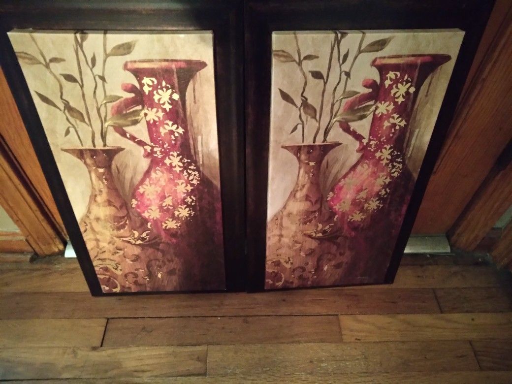Wall Decor, Plus Vase with flowers