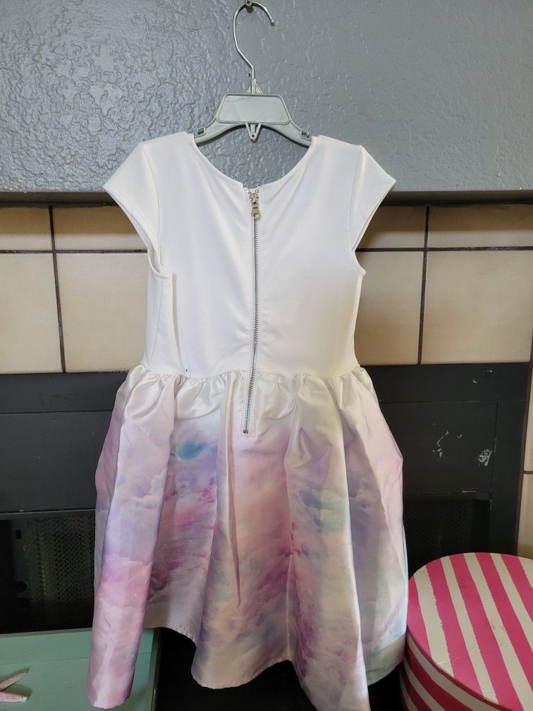 Unicorn Dress NEW. H&M.
Comes from pet friendly home.
Final sale on shipped items. Non-returnable.