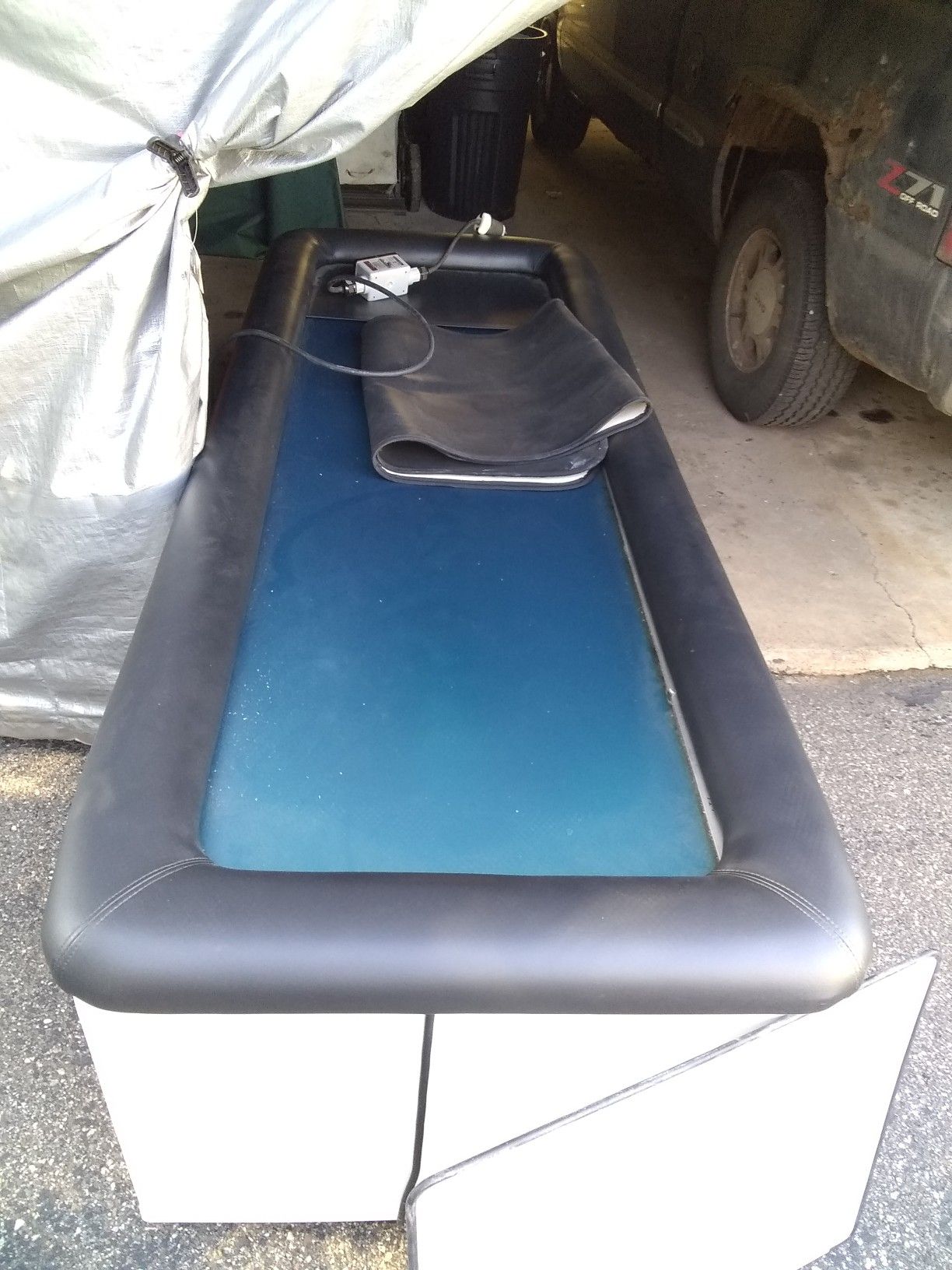 2 Massage tables