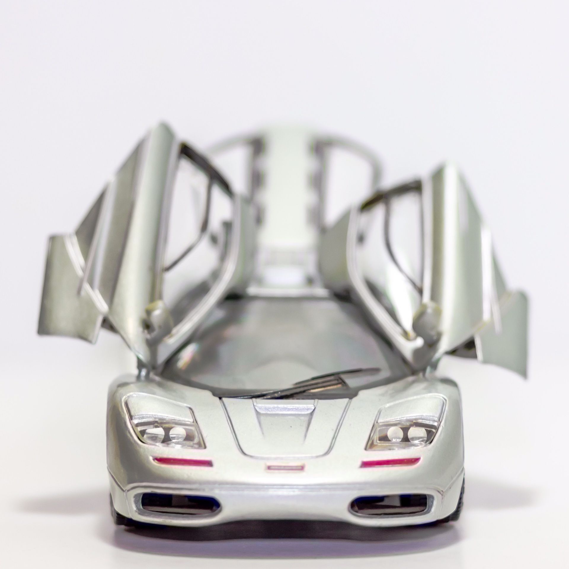 Maisto Diecast 1993 McLaren F1 1:24 Scale