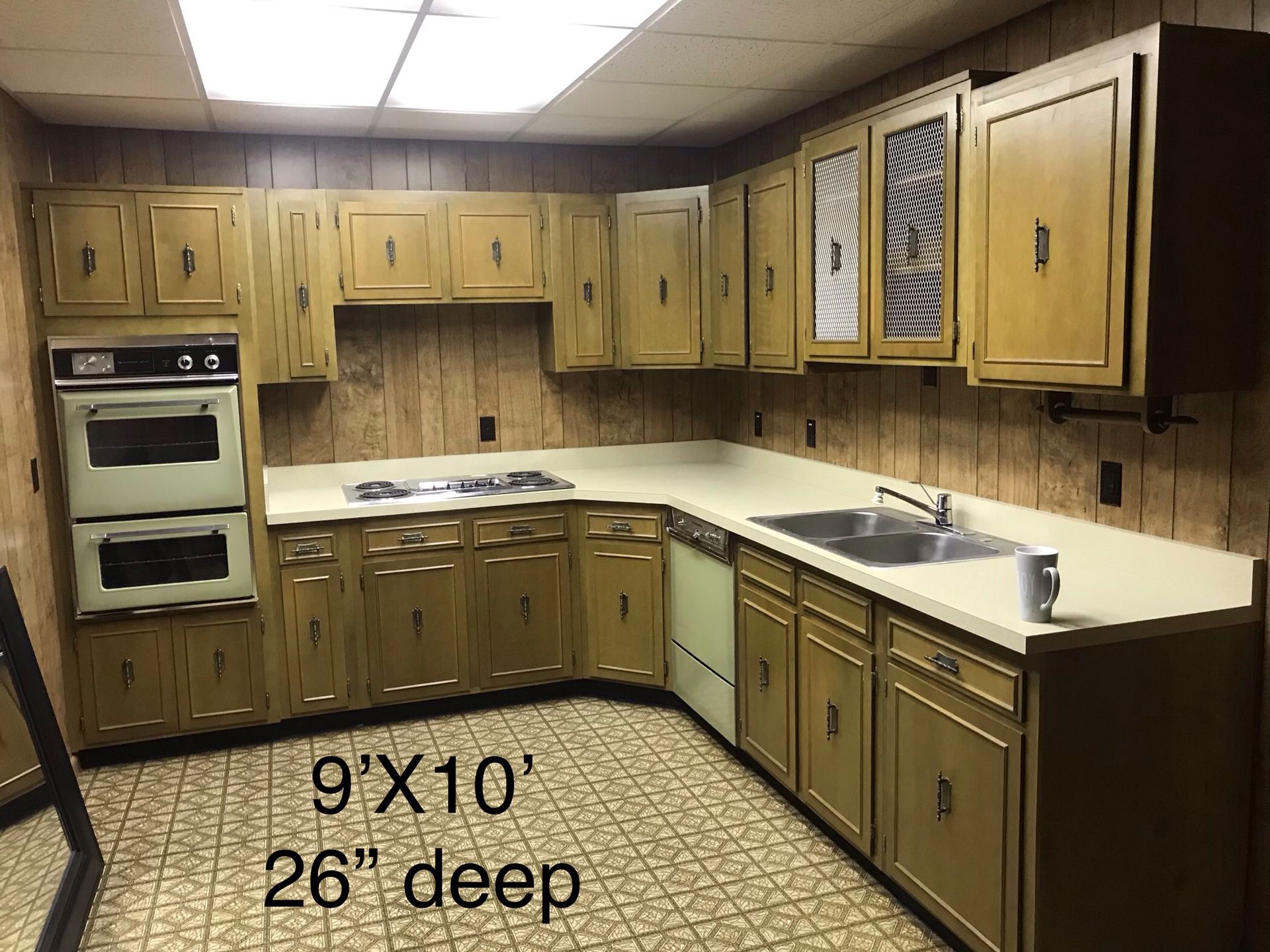Entire kitchen cabinet set