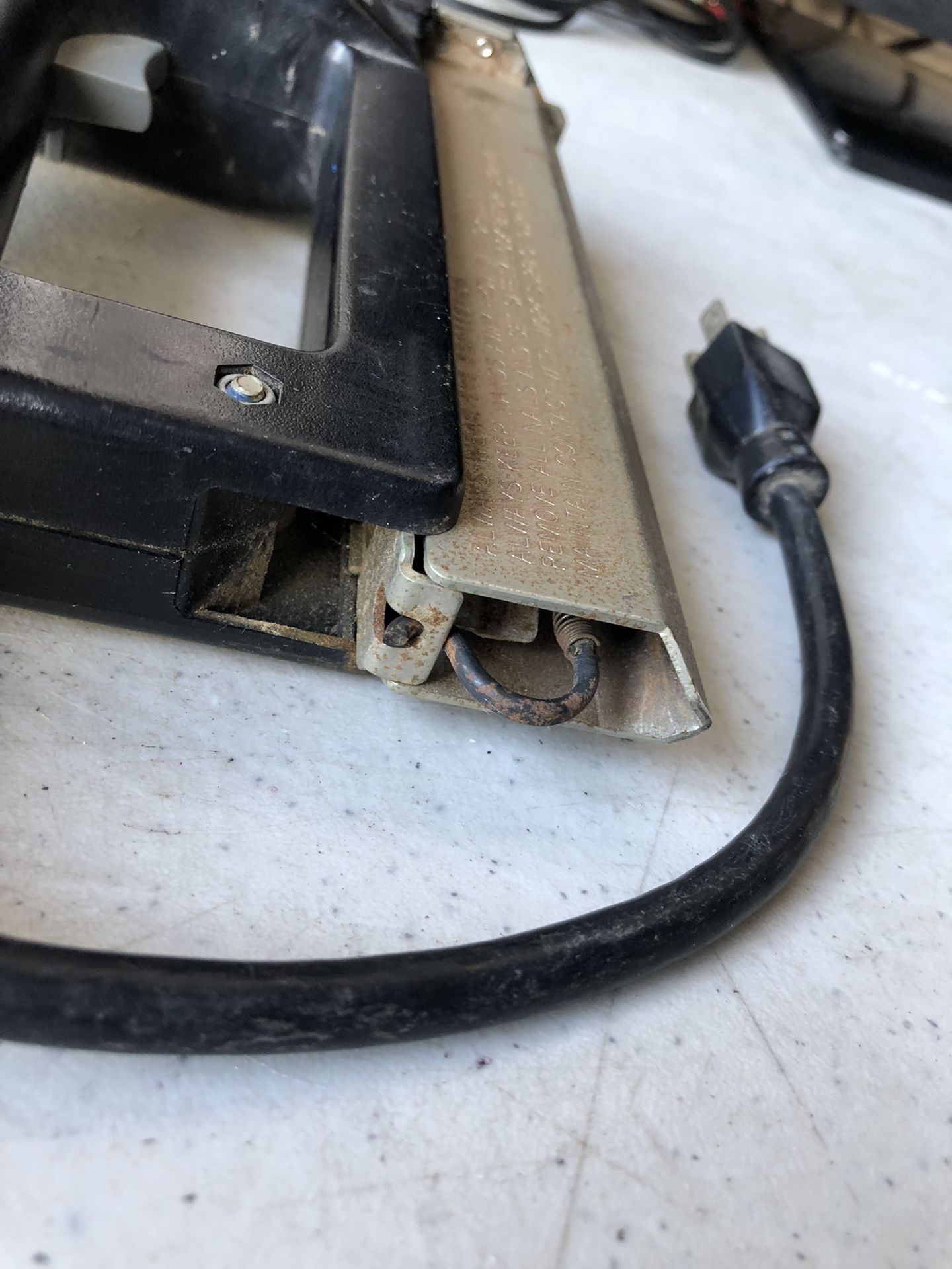 PRICE IS FIRM Swingline Electric Nail Gun Nailgun 32003 25 You are more than welcome to test the item before you pay us. BRING YOUR OWN NAILS.