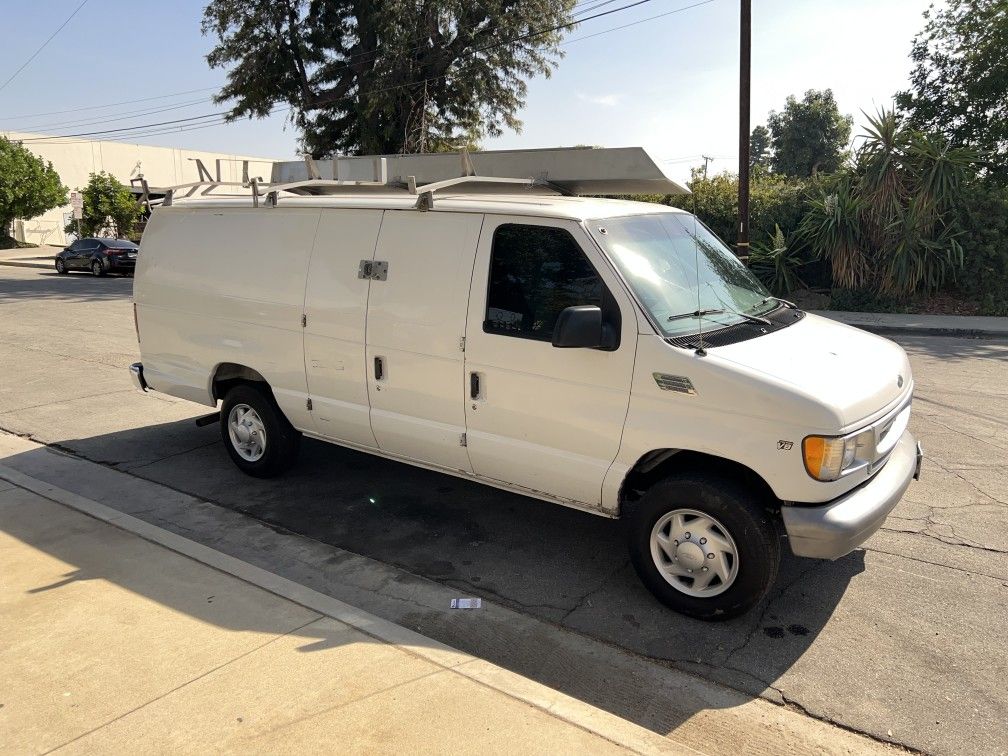 2000 Ford E-350