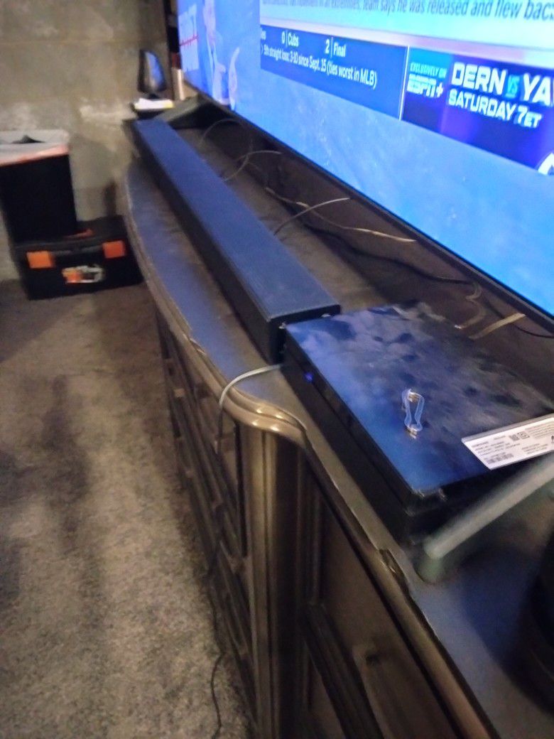 Samsung Sound Bar, Bass And Speakers