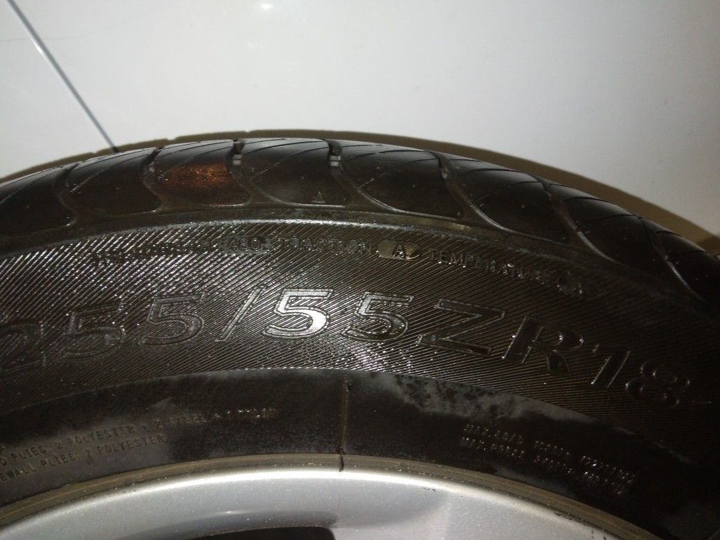 For Sale. Stocks/run flat 255/55ZR18 109w