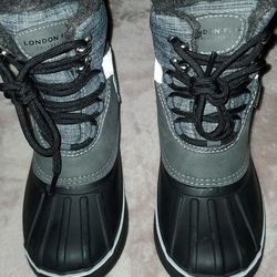 kids snow boots (new size 2) Thumbnail