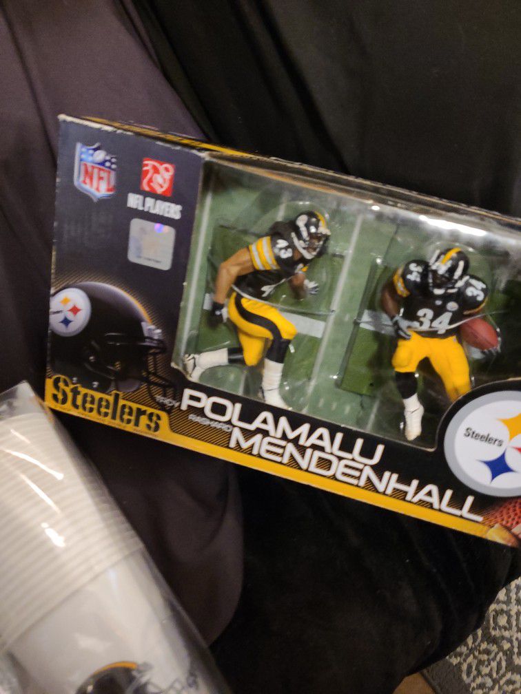 NFL Steelers Players Action Figures & Dinnerware Set