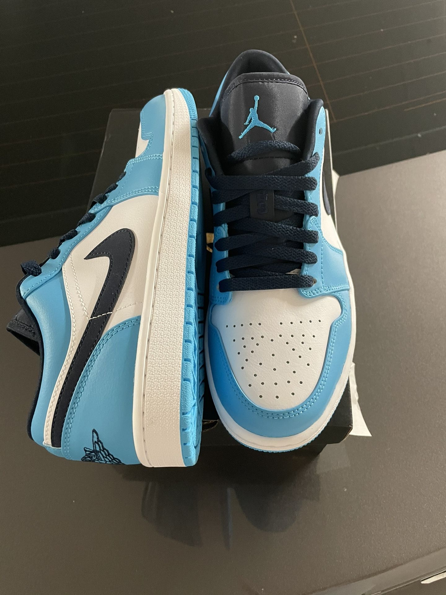 Jordan 1low unc size 8.5 $140