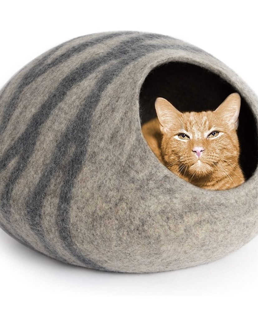 Premium Felt Cat Bed Cave (Medium) - Handmade 100% Merino Wool Bed for Cats and Kittens