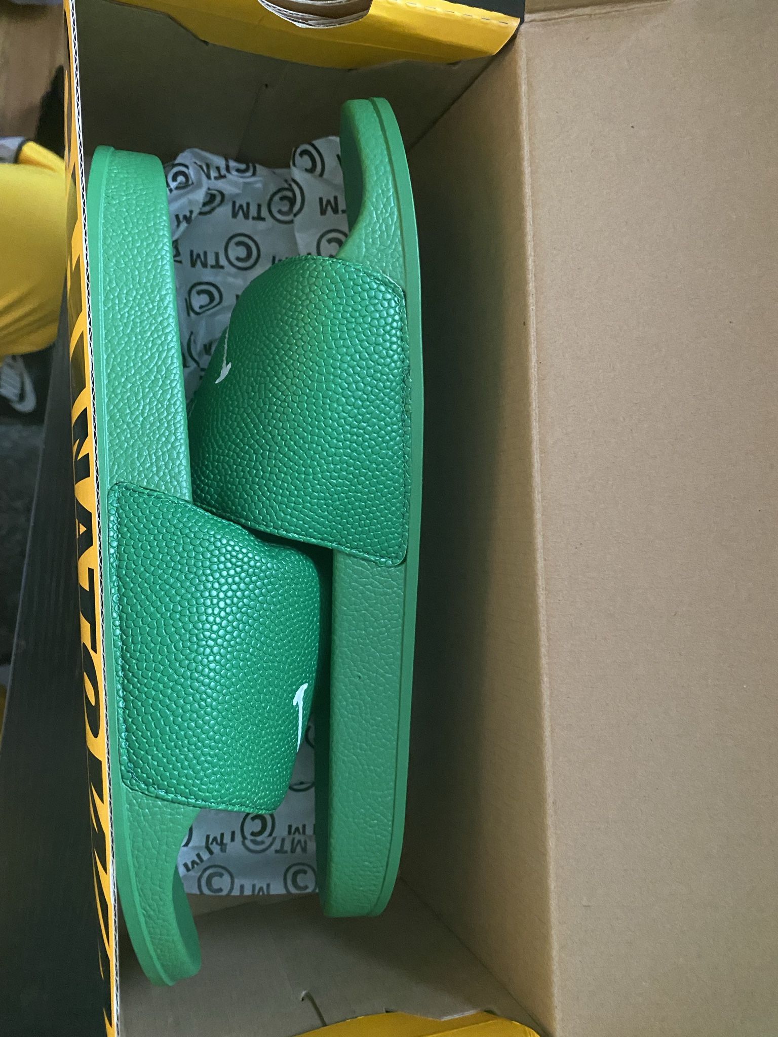Chinatown Market Slides Size 13