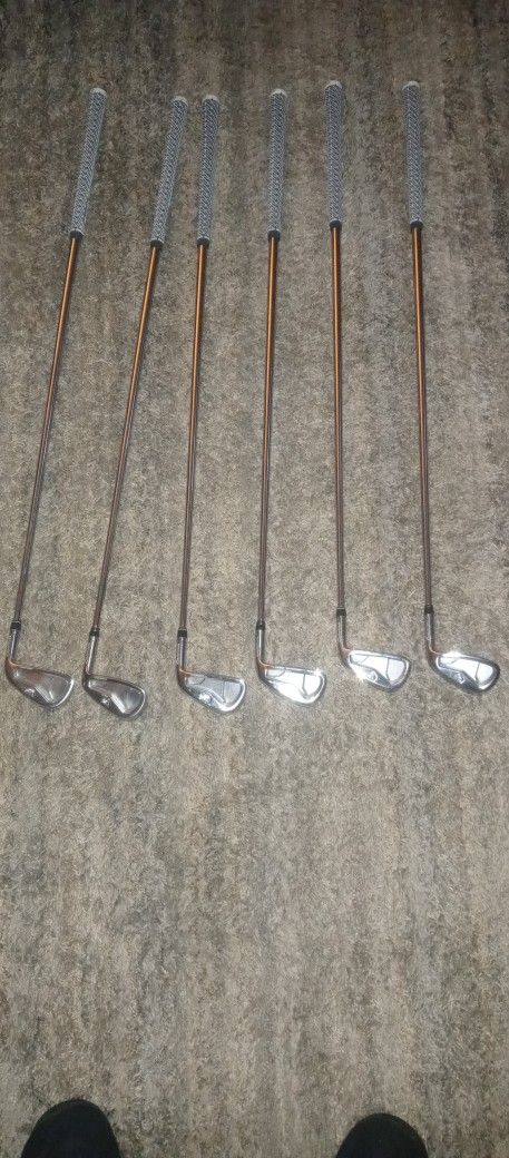 Golf Clubs Taylor Made 1, Putter And #4,5,6,7,9 Iron