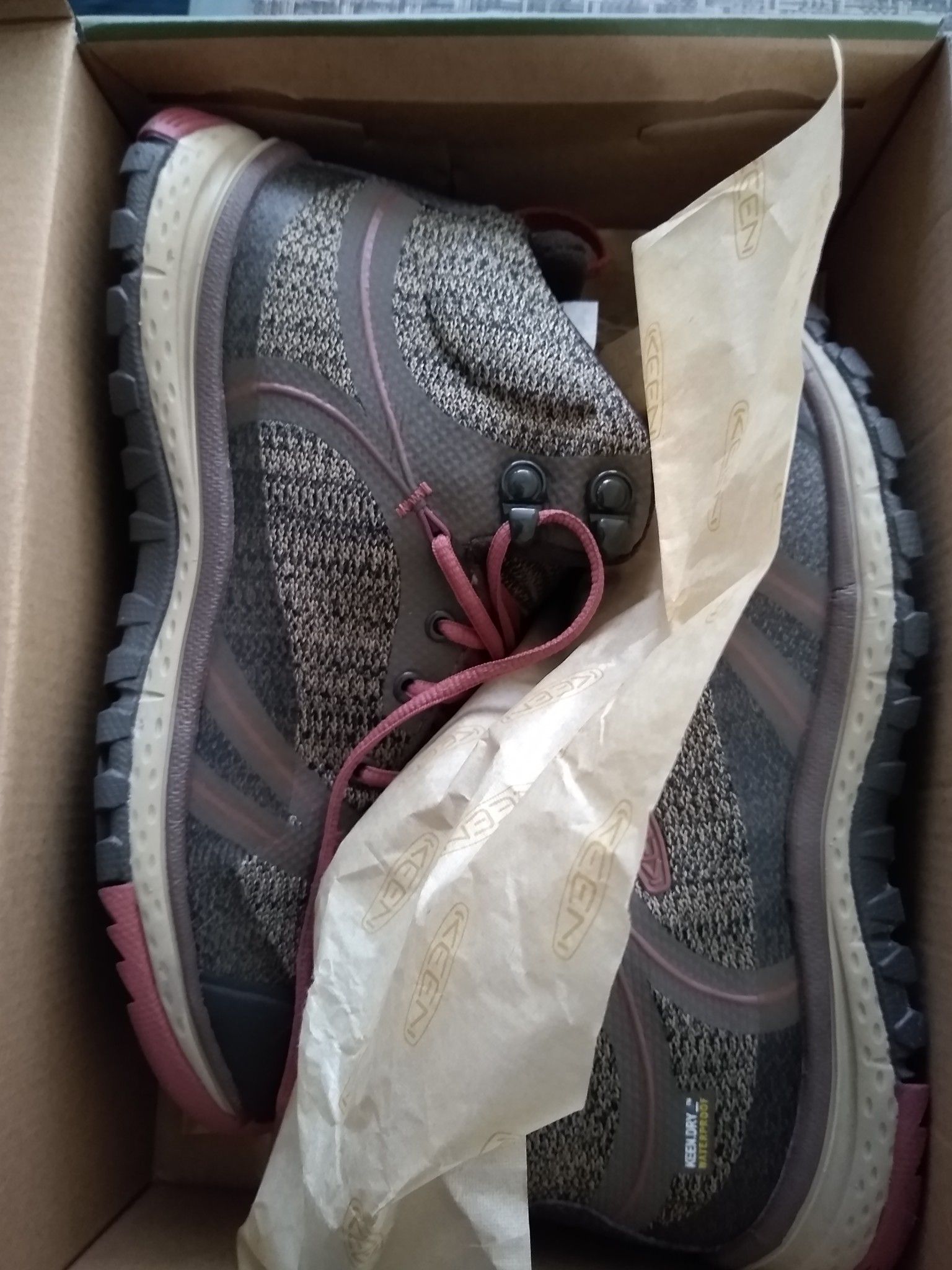 Women's KEEN hiking boots size 6.5