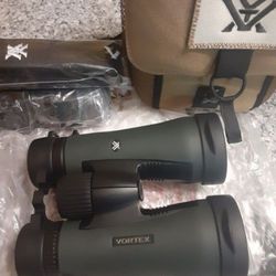 Vortex Diamondback HD 12x50 Binoculars Thumbnail