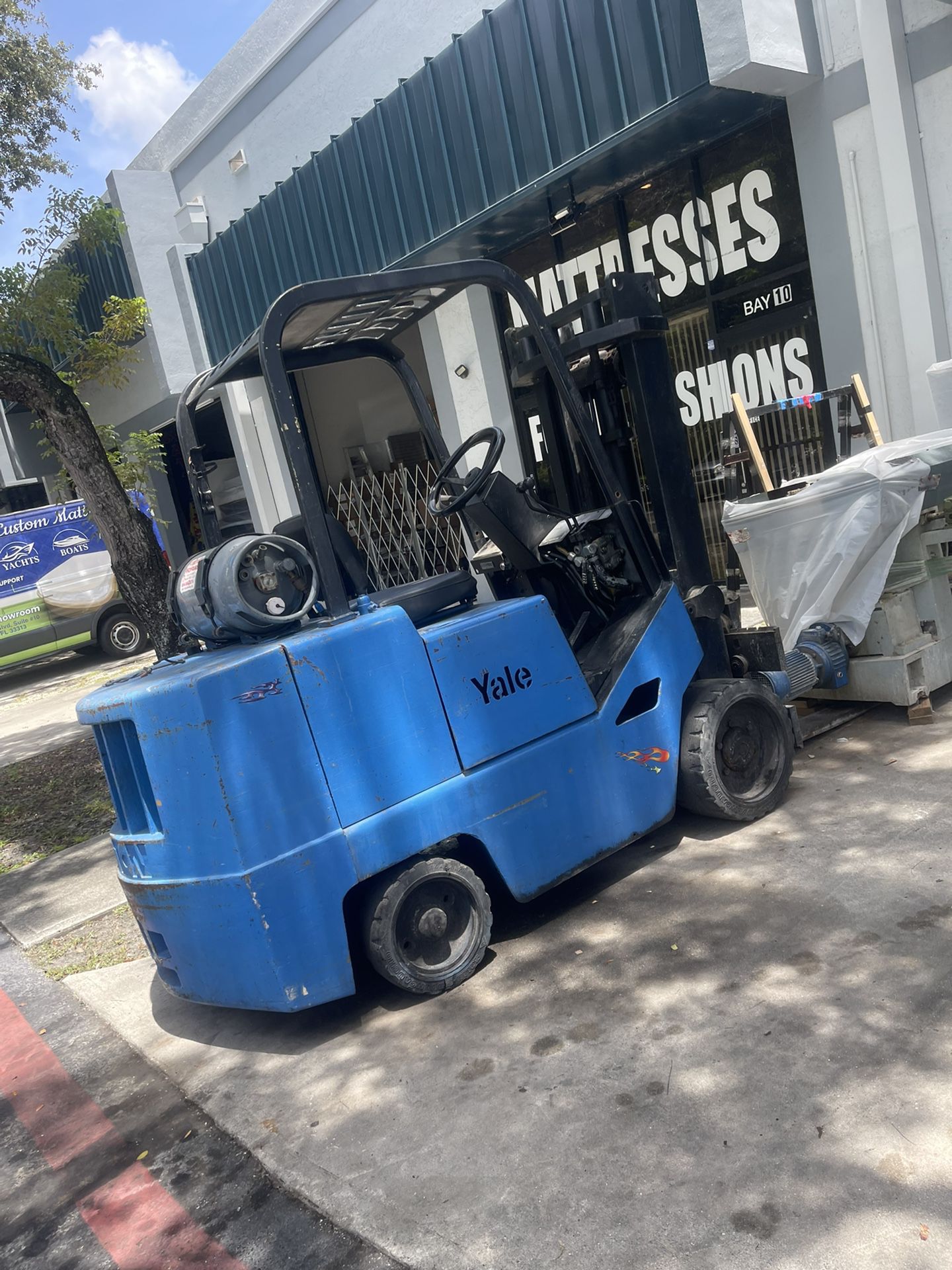 Forklift 8000 Pounds Capacity