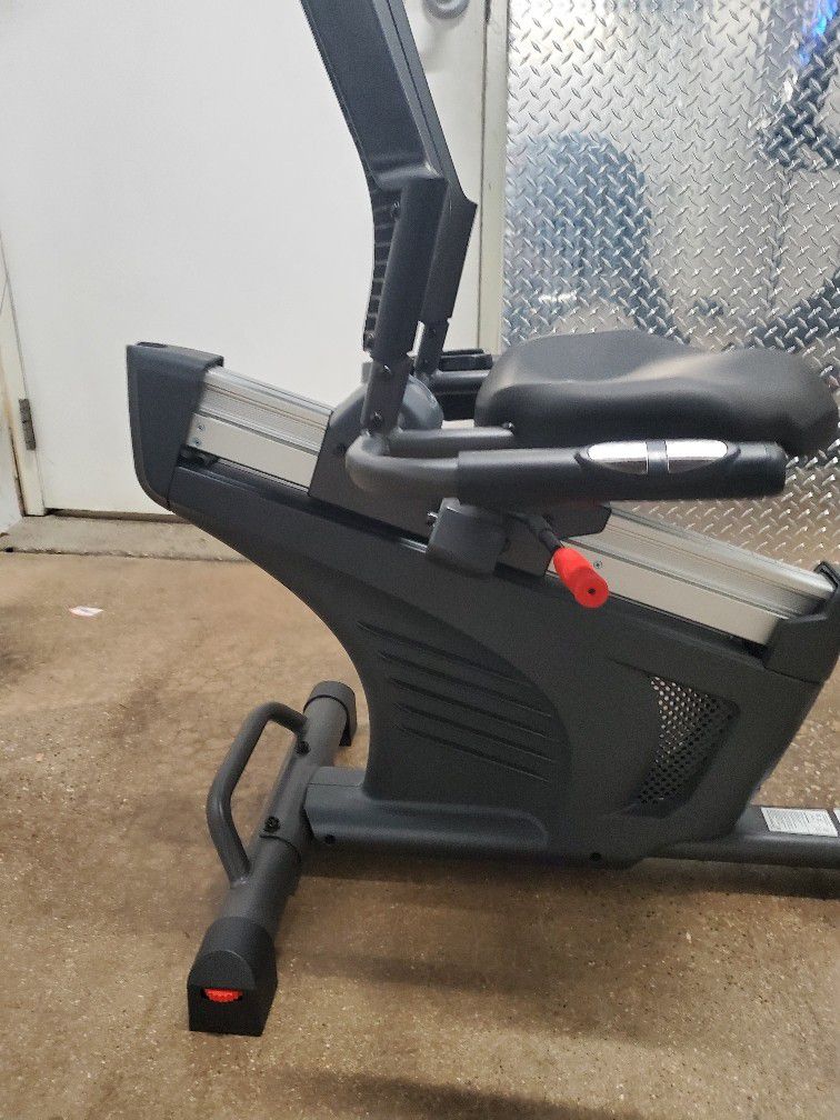 SCHWINN 270 RECUMBENT BIKE ( LIKE NEW & DELIVERY AVAILABLE TODAY) LAST MINITE CHRISTMAS 🎄 GIFT 🎁 🎀