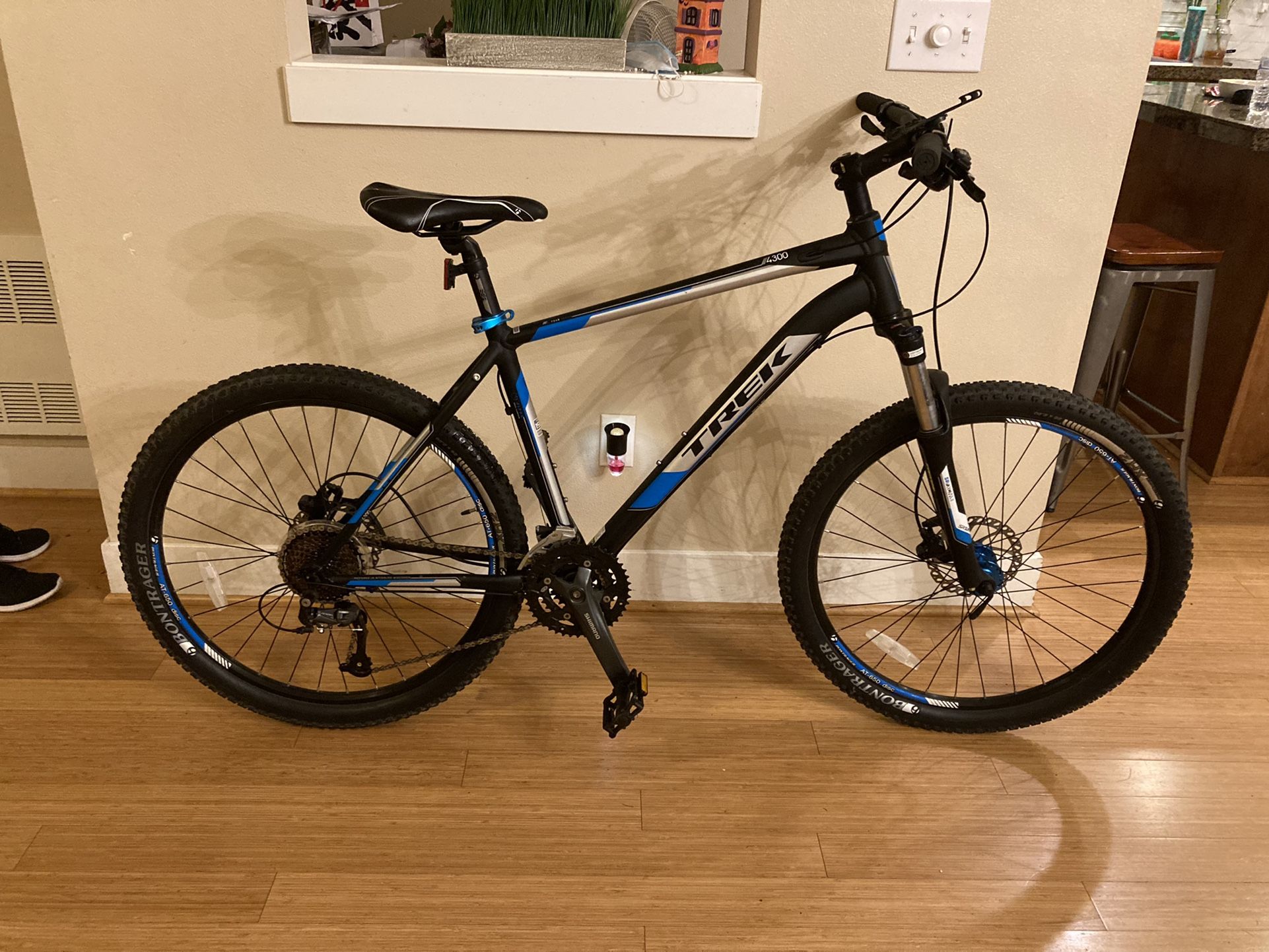 Like New Trek 4300 Mountain Bike Bicycle With Hydraulic Disc Brakes ...