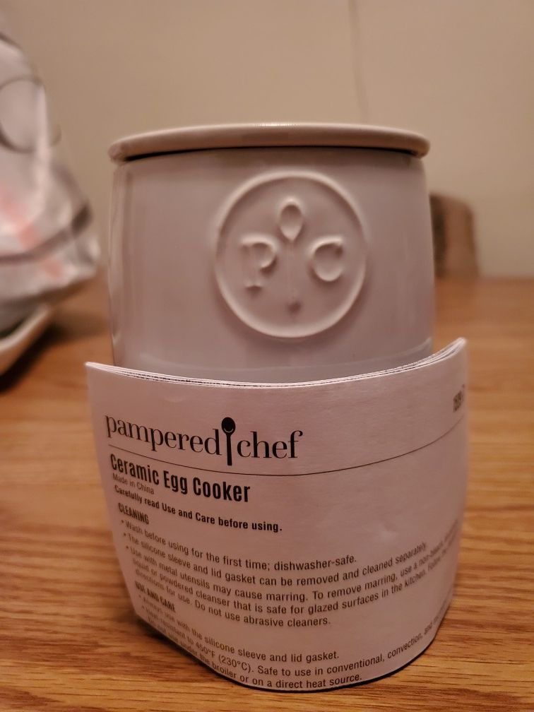 Ceramic egg cooker