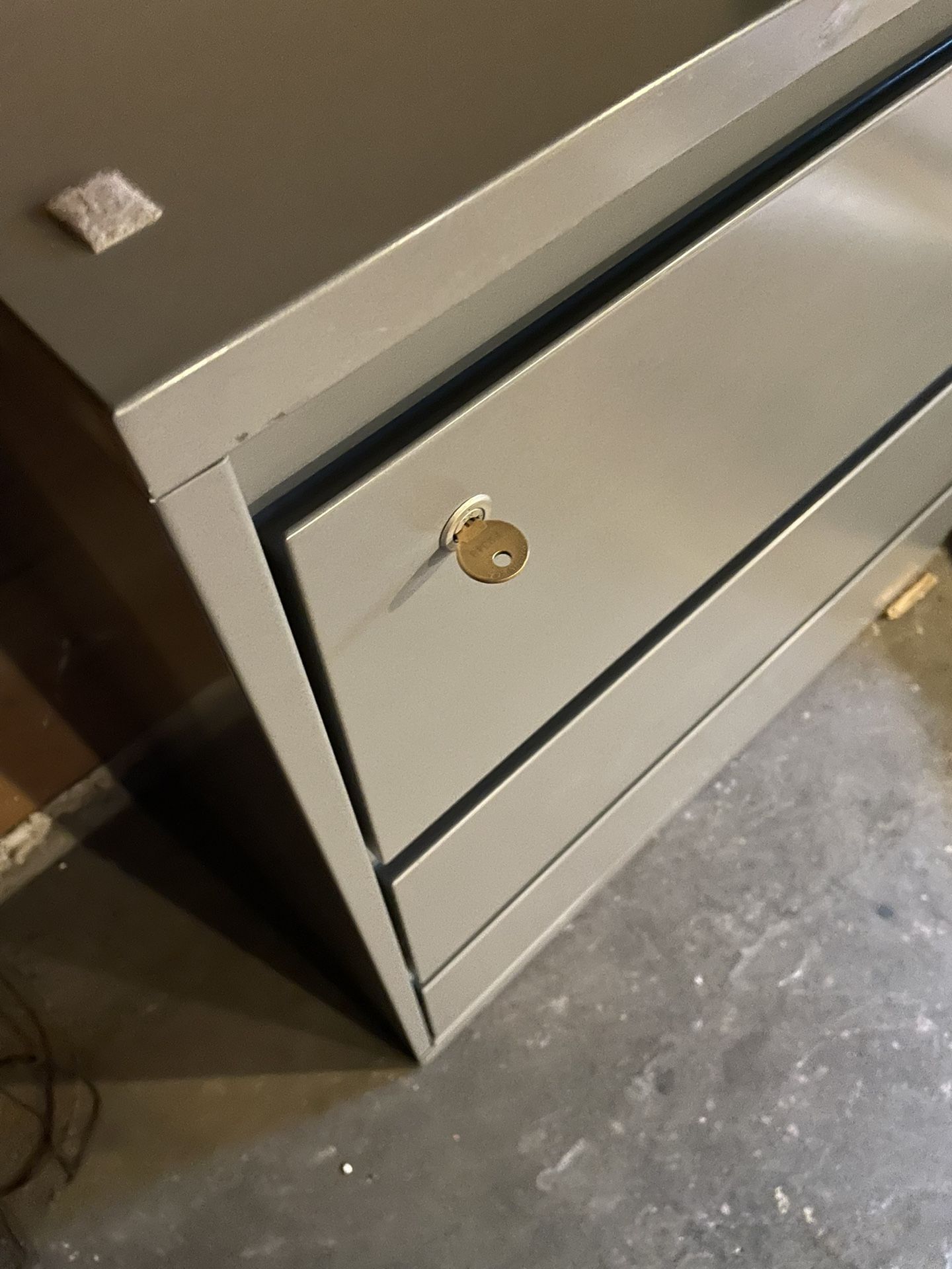 File Cabinet / Steelcase / Lock & Key