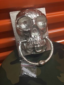 9” ‘Metal Skull Head’ Door Knocker/Towel Holder Wall Decor (Brand New) Thumbnail