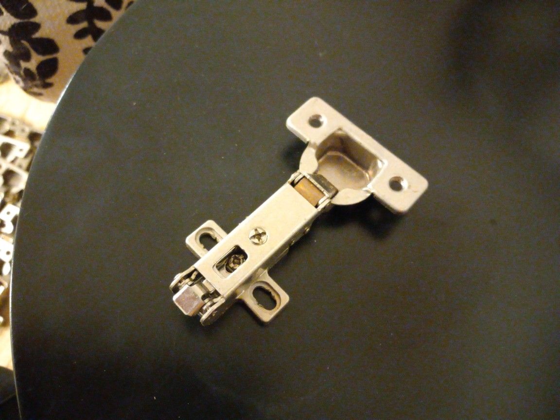 24 Cabinet Hinges (Italian) Full Overlay 110 Degree