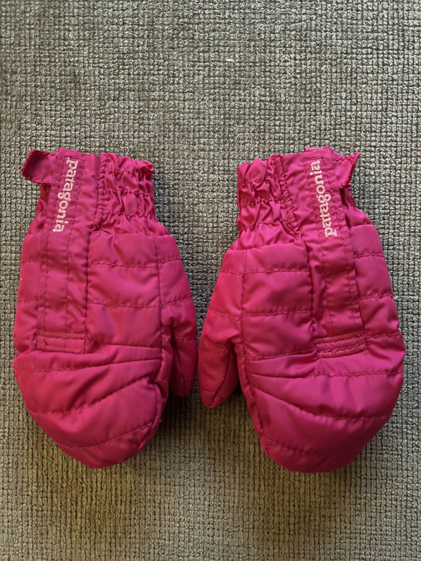 Patagonia toddler mittens size S - 