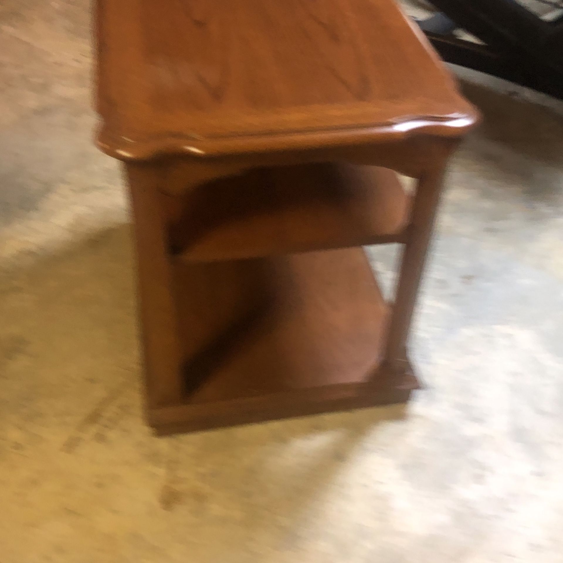 Solid oak end table W/Magazine Rack