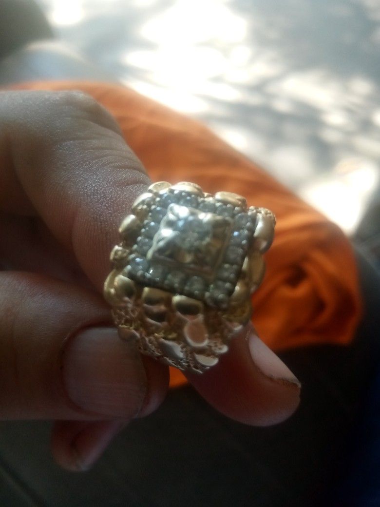 Anillo De Oro 14 Kilates Con Diamamantes 19 Gramos