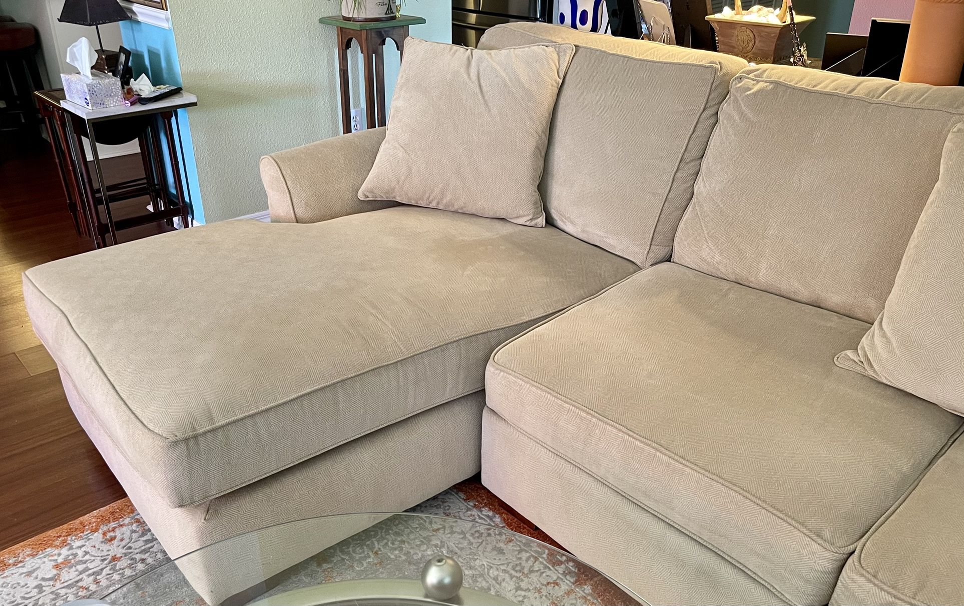 Haverty’s Norfolk Sectional Sofa Linen 3 Piece Used Excellent