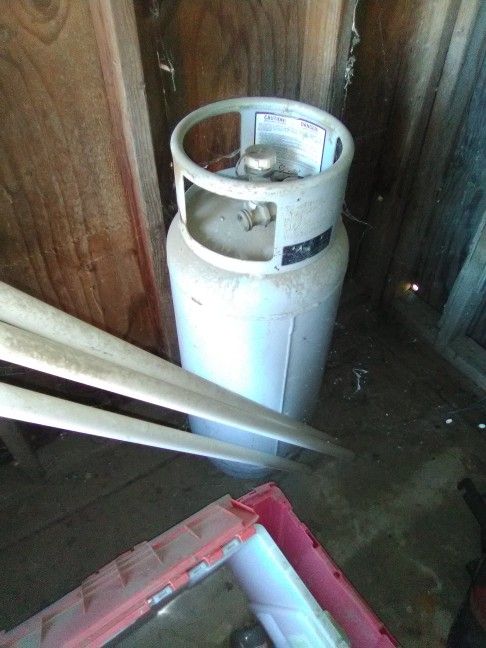 10, 15, 20 Gallon Forklift Propane Cans