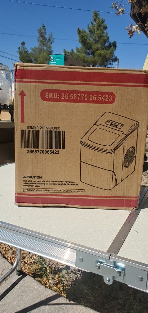 $60 AGLUCKY ICE MAKER