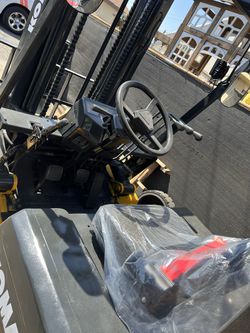 Komatsu Forklift 10,000 pound capacity Thumbnail