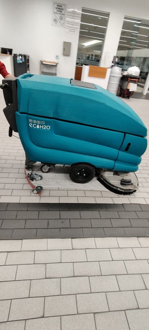 Tennant 5680 , Floor Scrubbers
