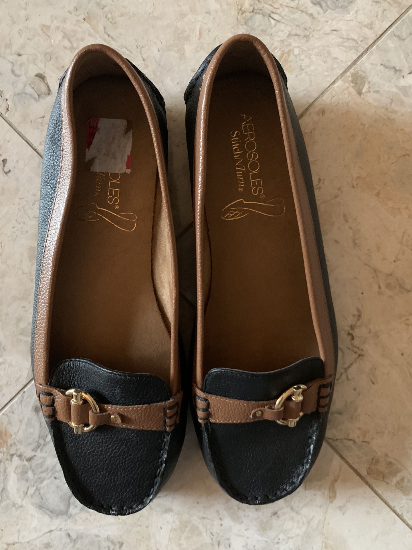 Like New AEROSOLES Stitch N Turn Womens Leather Upper Balance Man Made Slip On Flat Loafers Shoes Size 9M