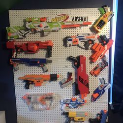 25+Nerf Guns- Includes wall mount & Inflatable  Obstacles Thumbnail