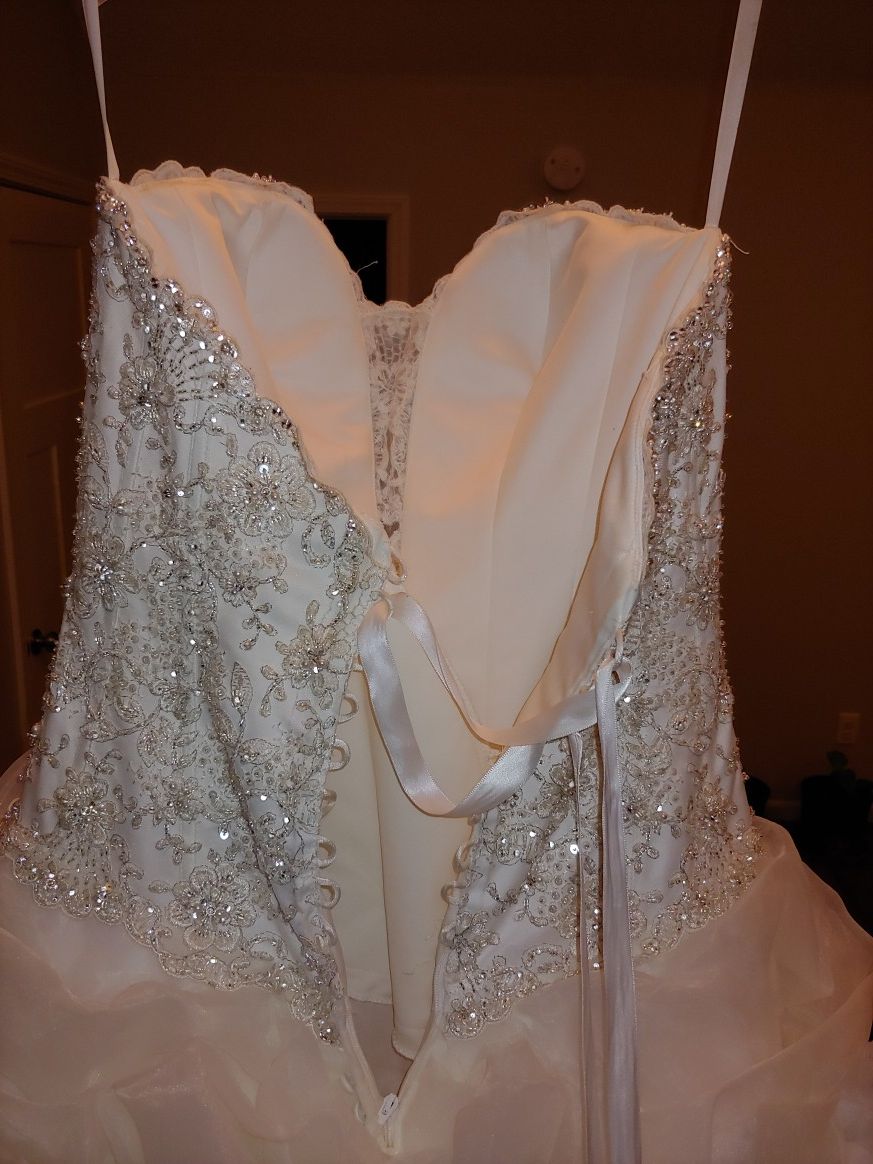 Bridal gown wedding dress