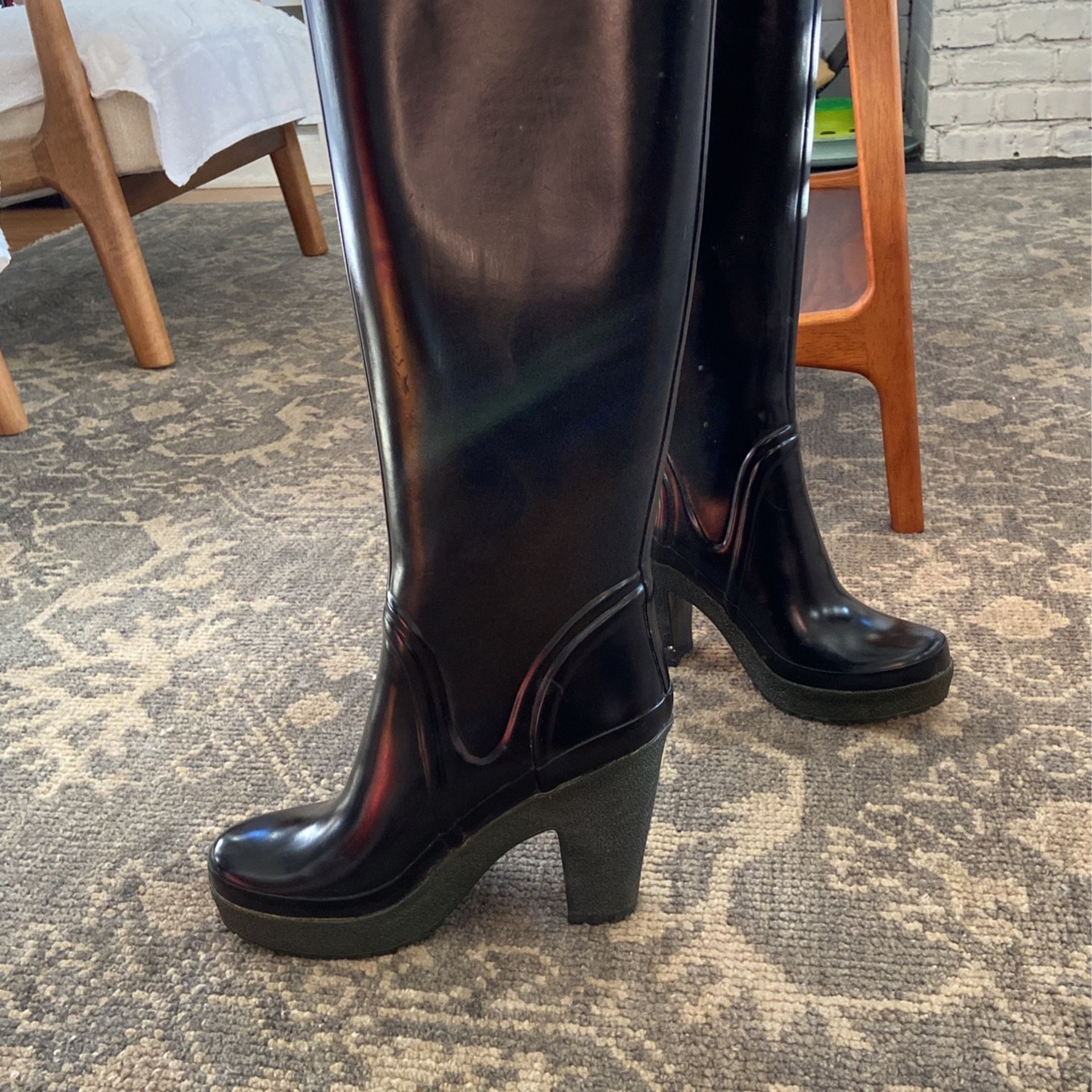 Womans Black Hunter Boots Size 6/7