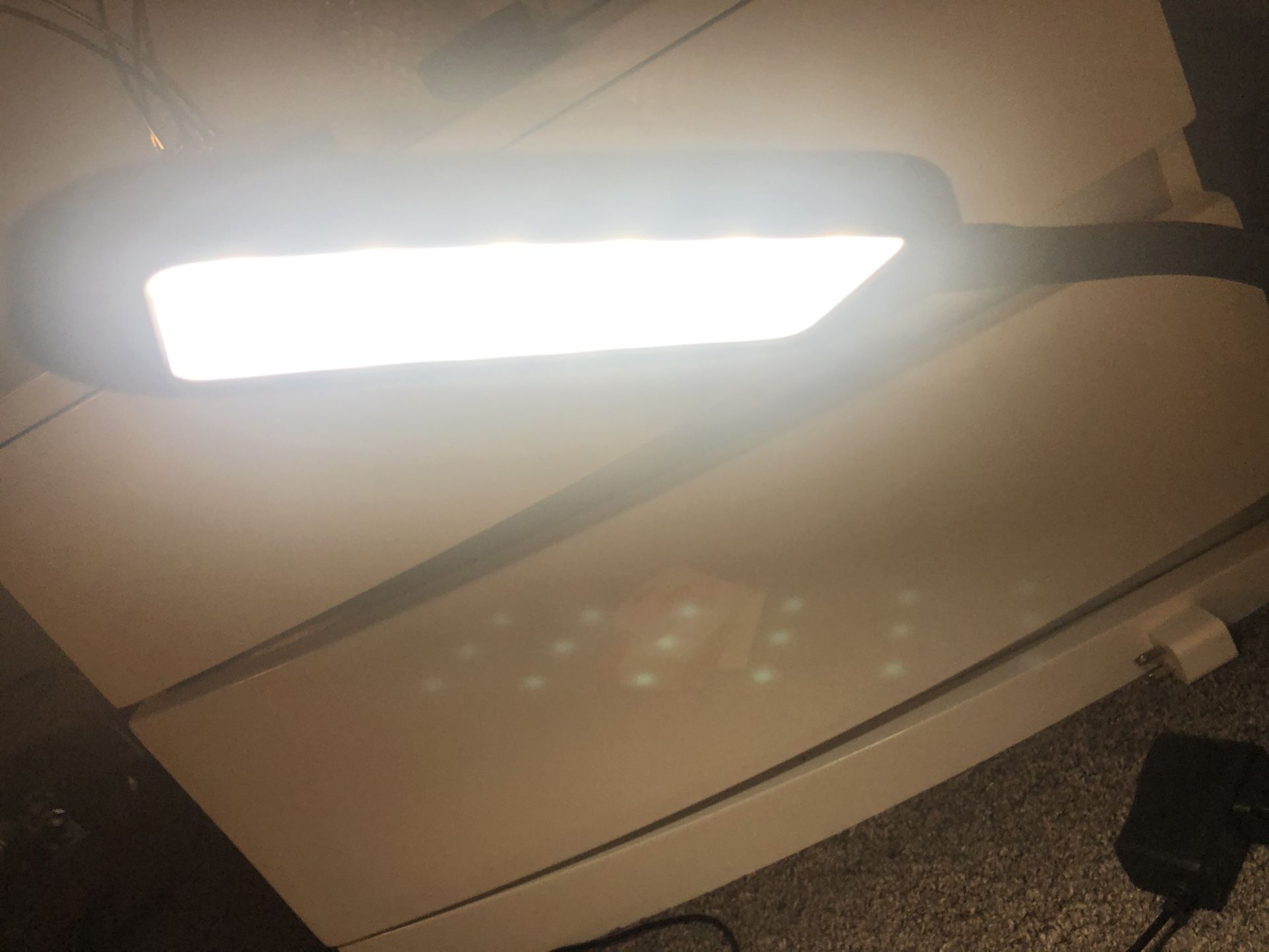 LED desk reading lamp with 4 Dimmable Brightness Levels, White Color, 12W
