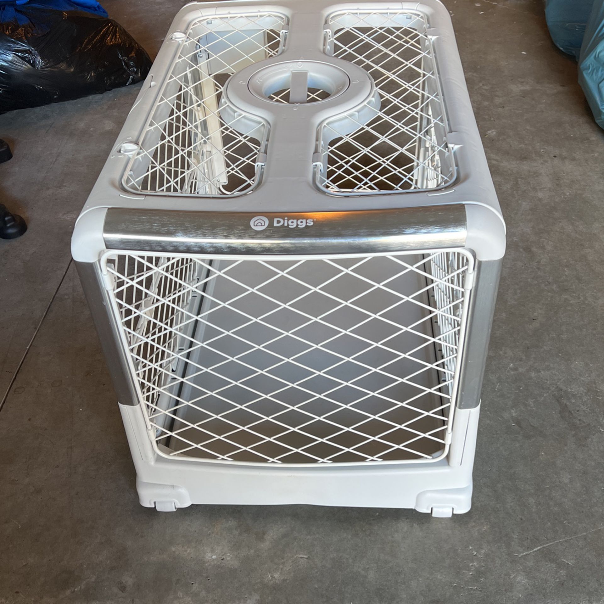 Collapsible Diggs Dog Crate 