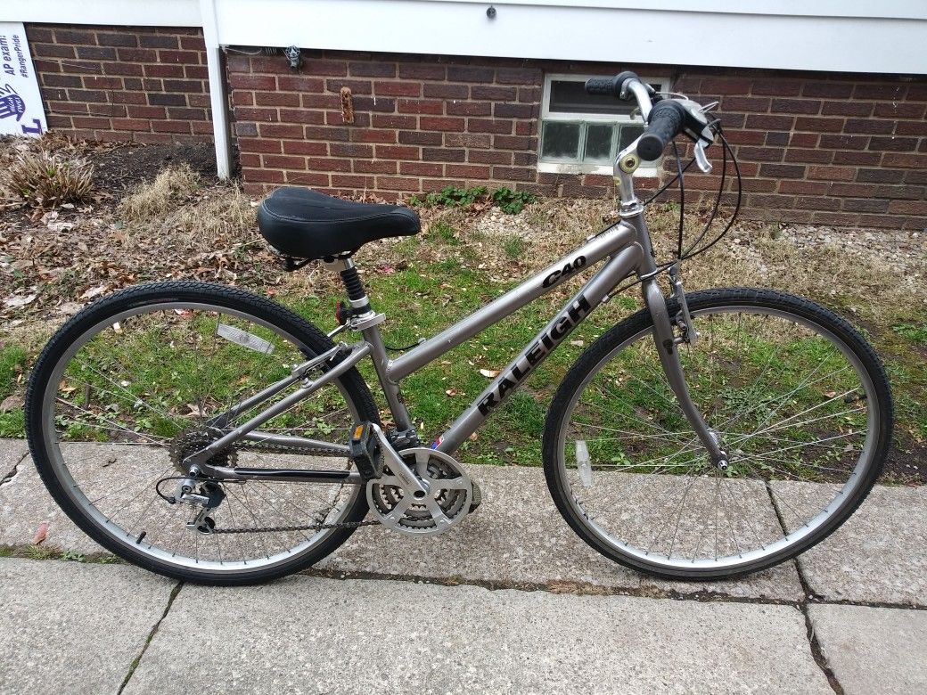 Raleigh C40 Cross Sport, 24 speed hybrid bike, small frame for Sale in ...