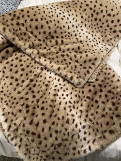 Cheetah Throw Blanket And Gray Faux Fur Pillow Thumbnail