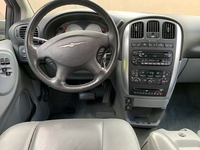 2006 Chrysler Town & Country