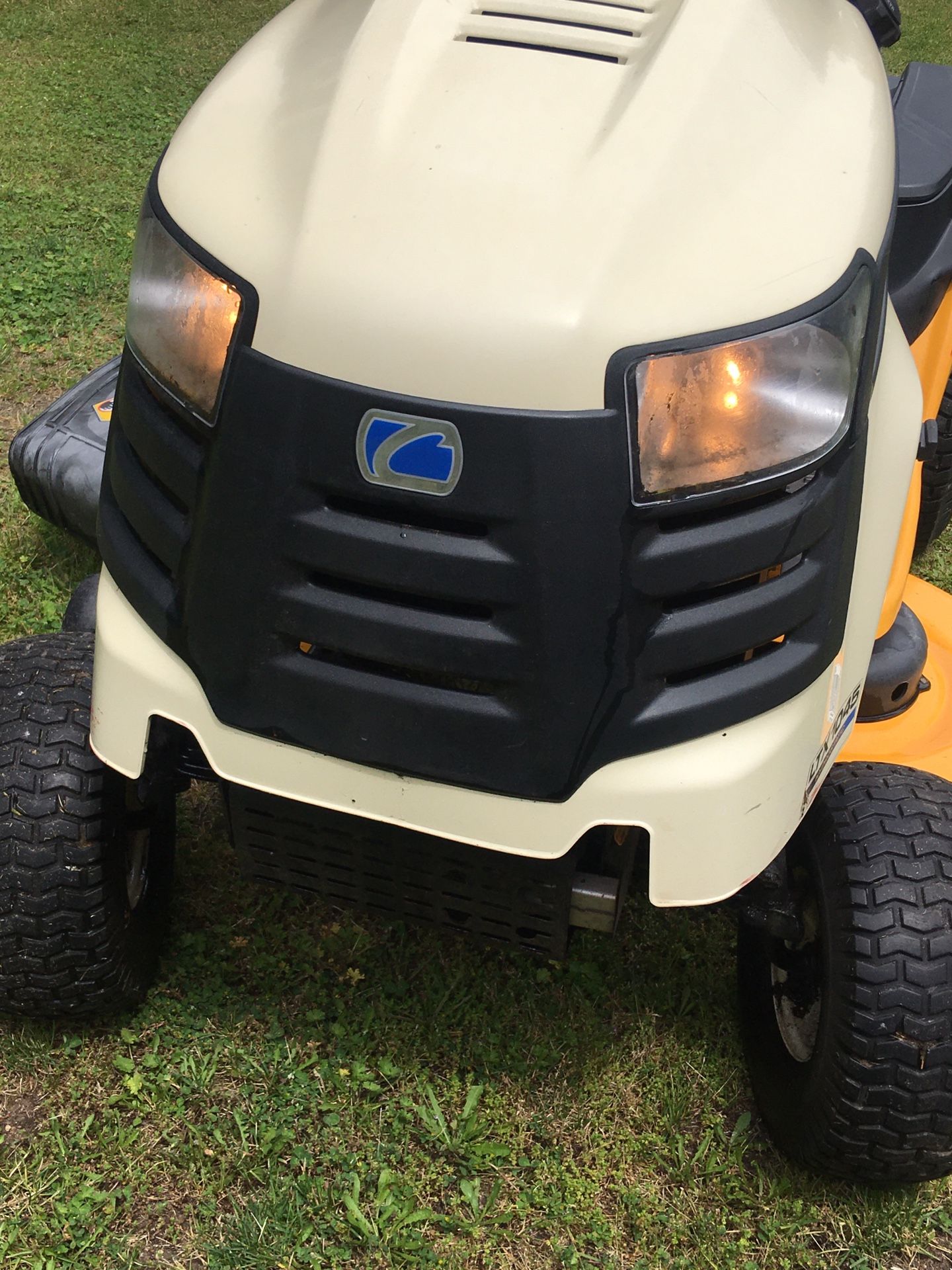 Cub Cadet LTX 1045 Hydrostatic riding lawn mower for Sale in Roy, WA