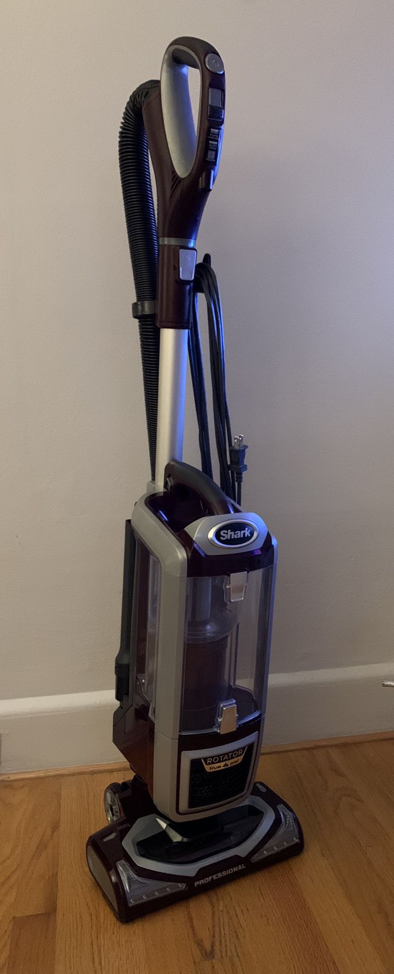 Vacuum New Shark Rotator Vacuum NV752