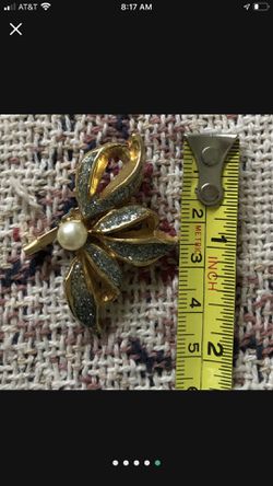 Vintage Gold Tone Faux Pearl Pin Brooch  Thumbnail