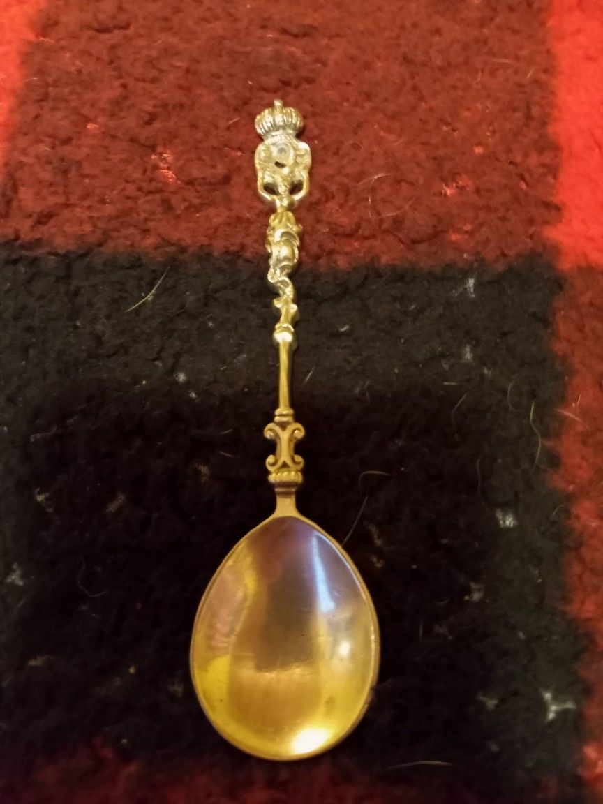 Nice Character And Detail Old Royalty Solid Silver Spoon