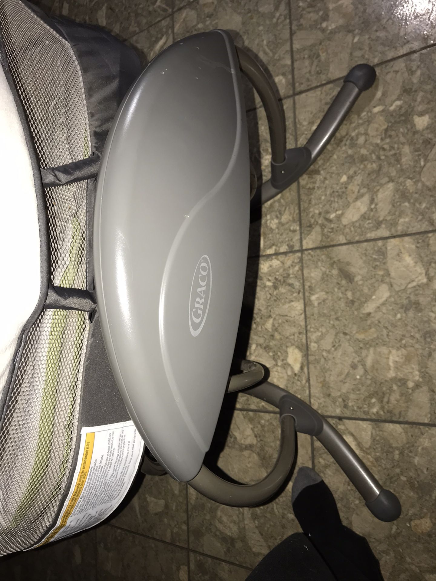 $100 Or b/O Graco  Cradle That Swings, Vibrates & Has A Noise Machine On It 