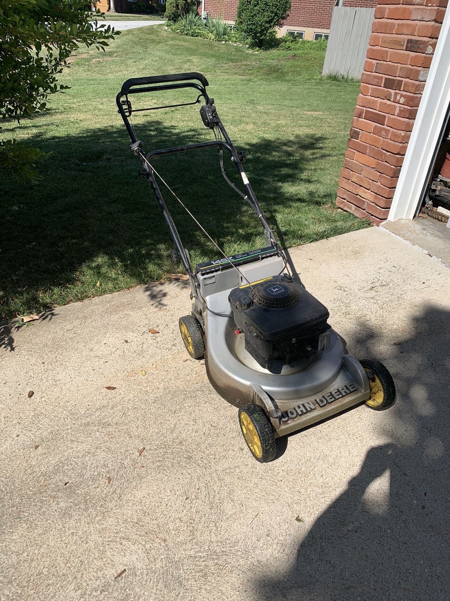 John Deere 14SZ Self-propelled Lawn Mower 21” Wide Cut